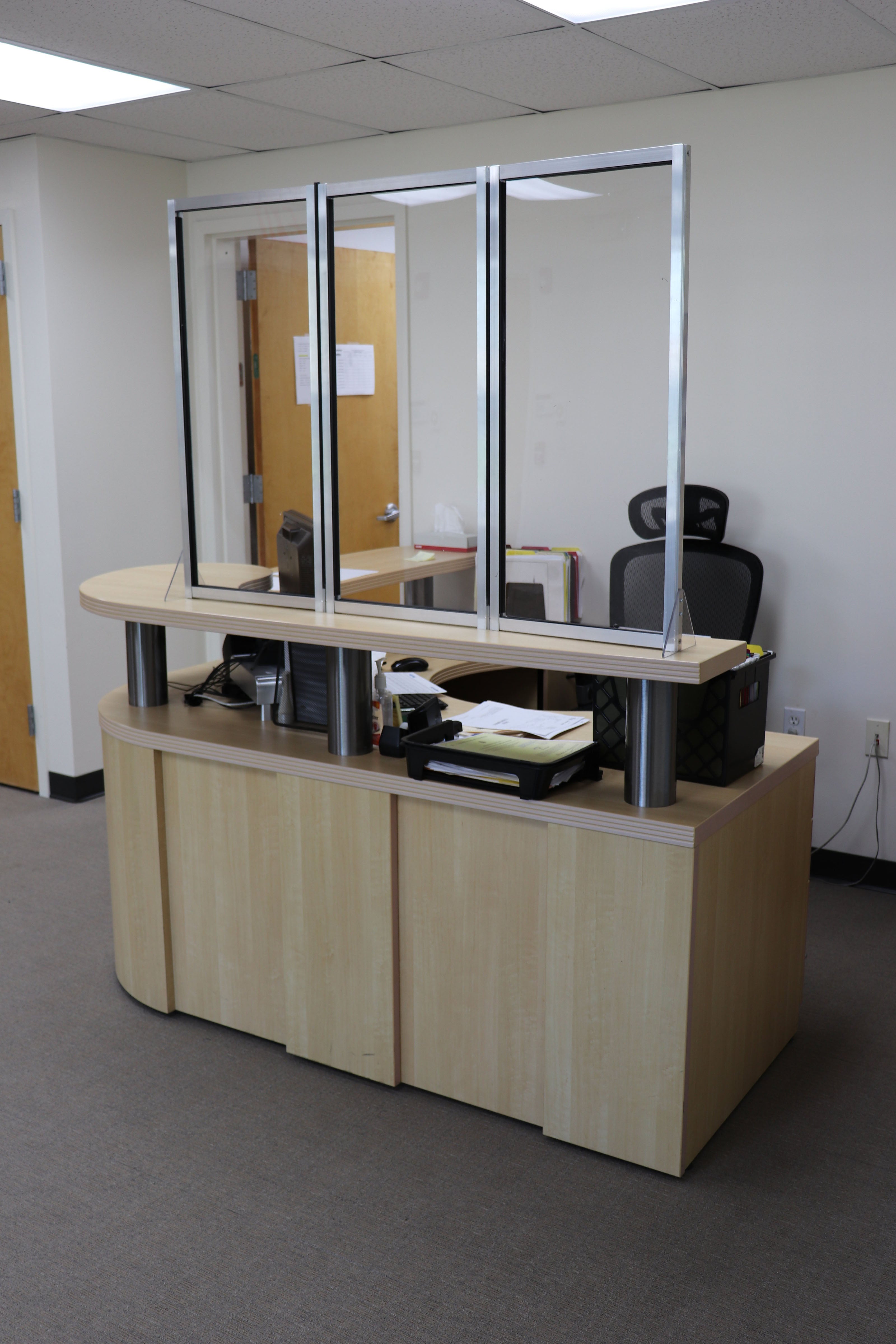 3-panel guard office set up